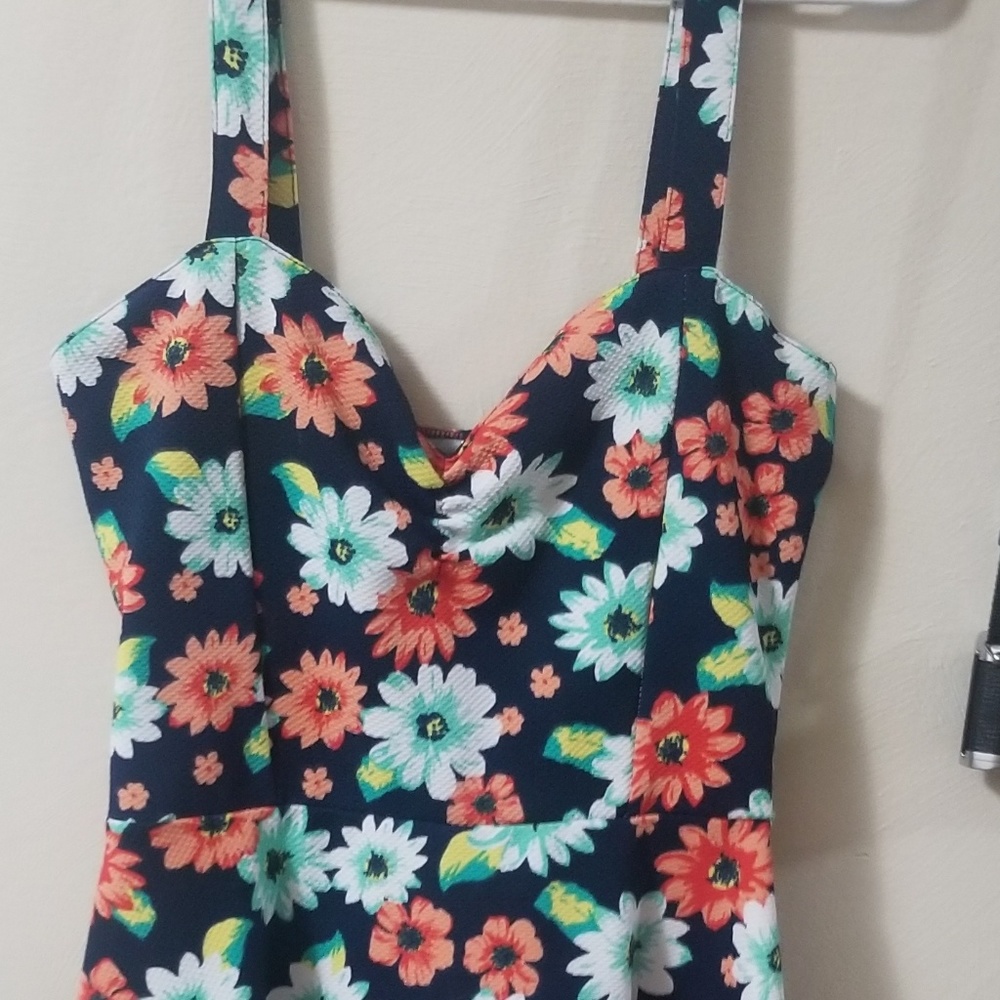 Dress - Picture 3 of 3